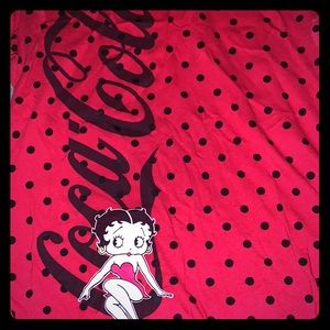 Cute graphic tee!